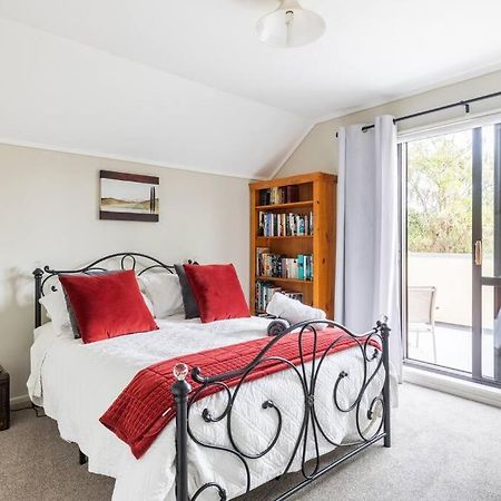 Quiet And Cosy Apartment Waikanae Luaran gambar