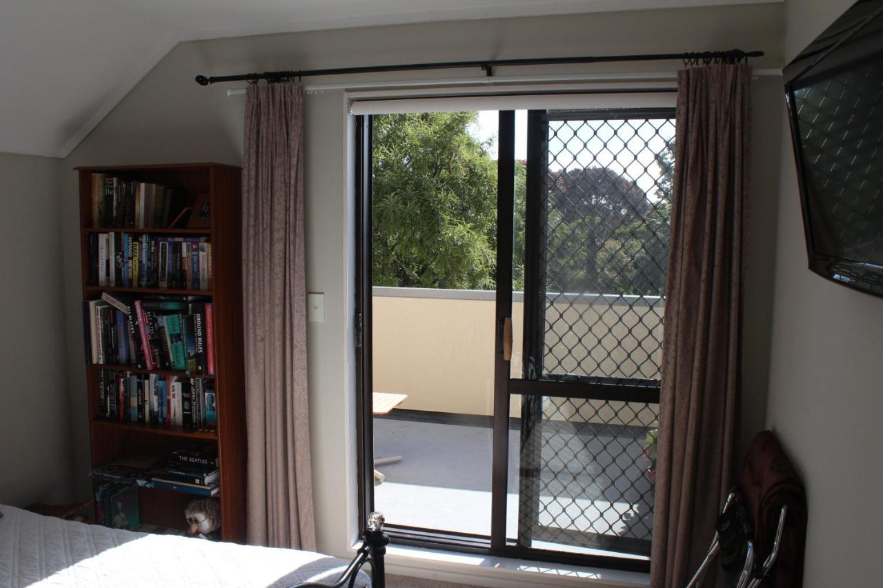 Quiet And Cosy Apartment Waikanae Luaran gambar