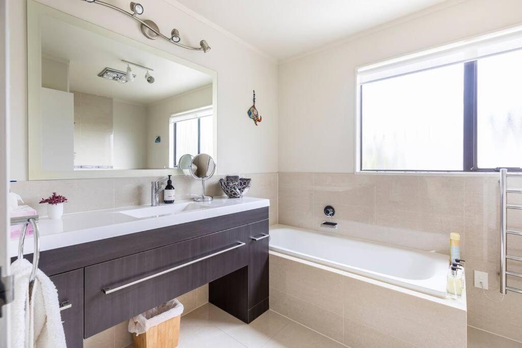 Quiet And Cosy Apartment Waikanae Luaran gambar