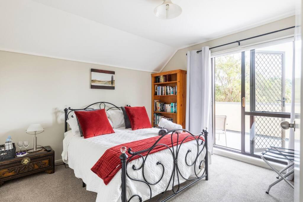 Quiet And Cosy Apartment Waikanae Luaran gambar