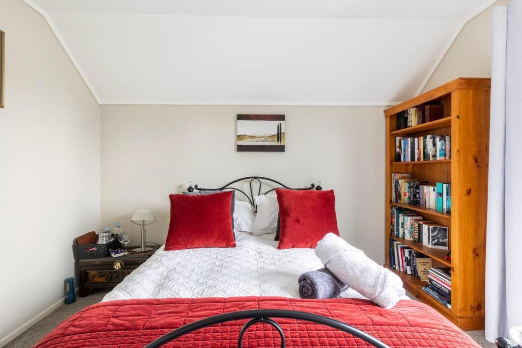 Quiet And Cosy Apartment Waikanae Luaran gambar